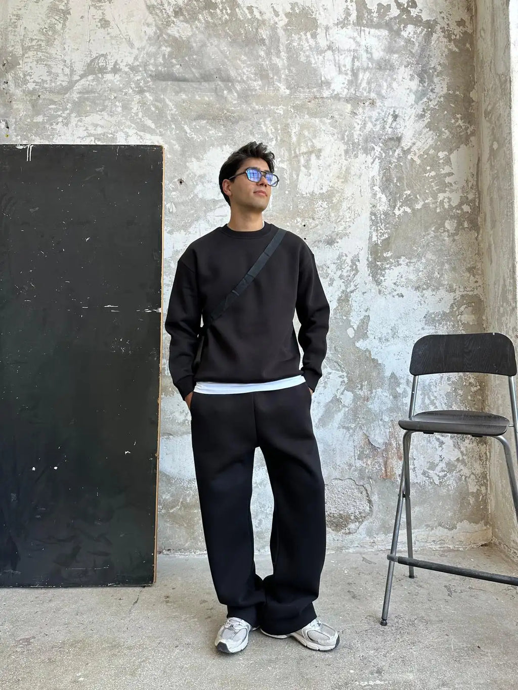 Black Oversized Basic Crewneck