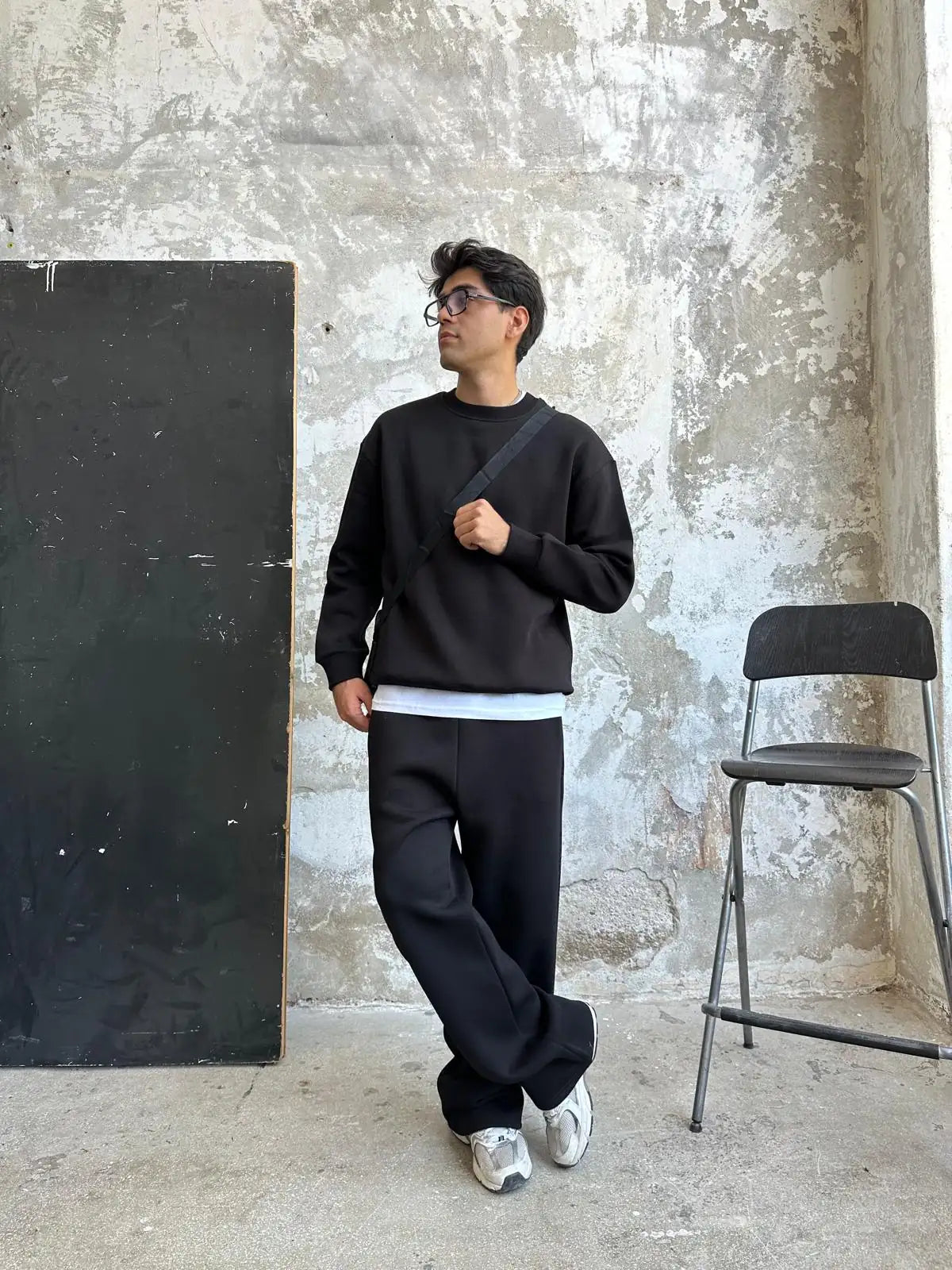 Black Oversized Basic Crewneck