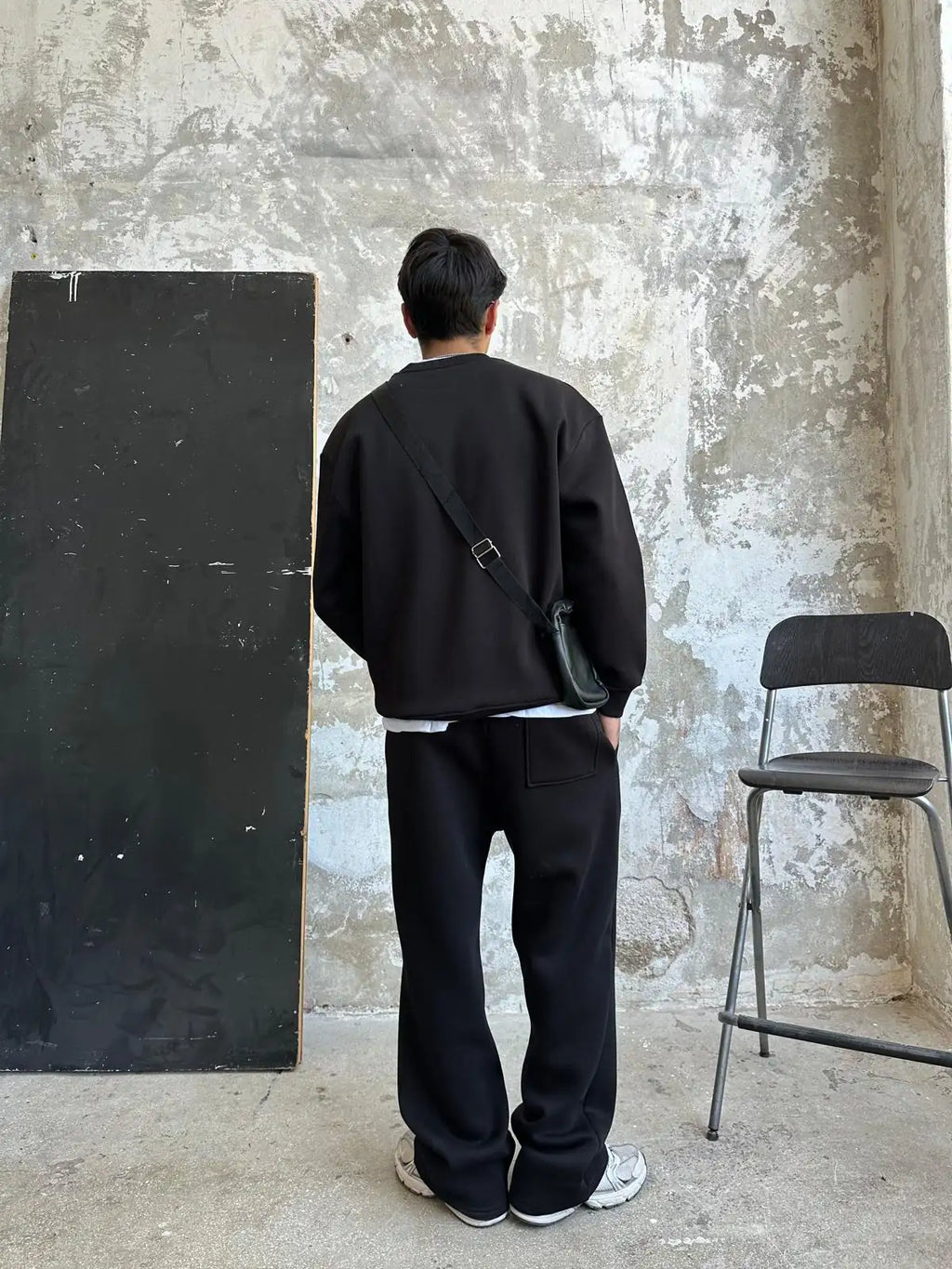 Black Oversized Basic Crewneck